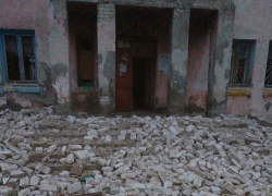 Самую жуткую трущобу сносят в Камышине, но меры безопасности где?