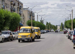 В Камышине два негодяя требовали под ножом от знакомого сделать их "риелторами" по обмену его квартиры- "трешки"