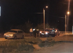 Камышане выложили в соцсетях фото ночного ДТП около гипермаркета