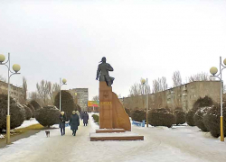 В Камышине в доме на улице Некрасова обнаружен труп женщины с колото-резаными ранами