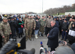 Андрей Бочаров передал новые автомобили с ручным управлением ветеранам боевых действий