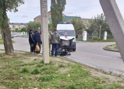  В Камышине очевидцы предполагают худшее в исходе столкновения мотоциклиста и "скорой помощи" на дороге у ЦГБ