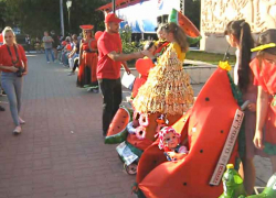 В Камышине прошел веселый парад "арбузных" колясок (ВИДЕО)