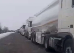 Колонна цистерн застряла из-за непогоды в Камышинском районе 