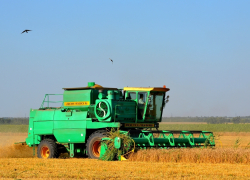 Изуродованное тело фермера нашли в бункере комбайна под Дубовкой Волгоградской области