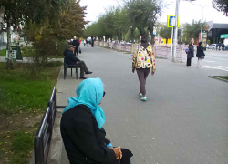 "Благоустройство", закажите удобные скамейки для улицы Ленина, сидеть невозможно! - камышанка