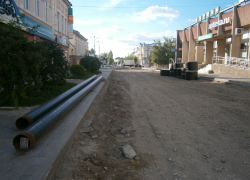 Реконструкция улицы Октябрьской в Камышине начала подавать признаки жизни