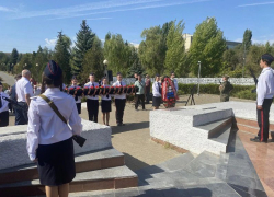 В Камышине возложили цветы и гирлянды в парке Победы 3 сентября