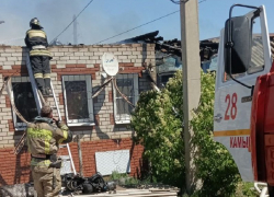 В Камышине сегодня, 4 мая, в частном доме на улице Пушкина заживо сгорел мужчина (ВИДЕО)