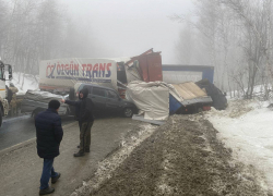 На трассе в Саратовской области случилось массовое ДТП: 15 человек пострадали из-за столкнувшихся 15-ти машин  (ВИДЕО)