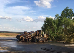 Смерть на трассе: водитель без прав бензовозом протаранил легковушку, водитель которой сгорел заживо