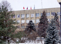 Средняя зарплата всех чиновников круто выросла в Волгоградской области
