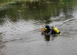 Тело 11-летнего ребенка подняли спасатели со дна