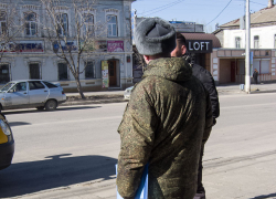Молодых мужчин в Камышине и Камышинском районе усиленно агитируют служить по контракту в СВО 