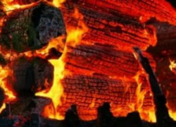 Несмотря на непрекращающийся дождь, в Камышине полыхают дома