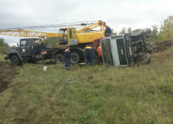 На трассе «Камышин-Петров Вал» съехал в кювет и перевернулся большегруз 