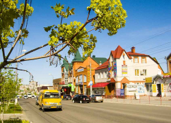  "Ещё бесит, когда водители во время движения курят, ветром выдувает дым в салон, а в салоне могут и астматики ехать", - камышанка