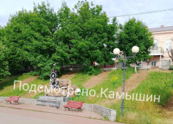 Газета Станислава Зинченко бесстрашно раскрыла "диверсии" с газоном на центральной набережной Камышина