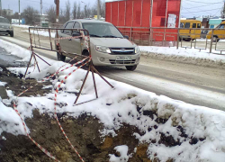 Почему в Камышине не зарывают котлован с теплосетями на улице Текстильной? -  камышанка