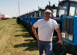 В Камышинском районе селу Воднобуерачному для тушения пожаров достался новый трактор «Беларус» с прицепной бочкой