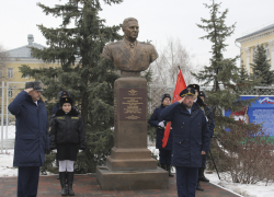 Если десантники покидают Камышин, может, перенести памятник Василию Маргелову? - камышанин