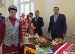 Чиновники администрации Камышинского муниципального района примерили на себя роль "зазывал" на выставке выпечки в Волгограде