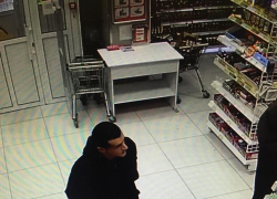 В Камышине водитель сбил пенсионера, отвез его в больницу и скрылся