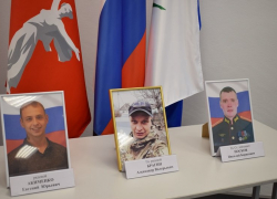 В Камышине передали государственные награды родным старшего лейтенанта и рядовых, не вернувшихся с СВО