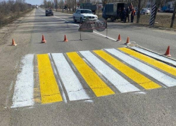 В Камышине "Благоустройство" показало, как оно наносит новую дорожную разметку