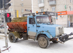 Снег шел всю ночь, а дороги чистить и посыпать завтра?  - камышанин