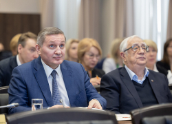 Кадры, кооперация, контроль: Андрей Бочаров поставил задачу изменить подходы к строительной отрасли