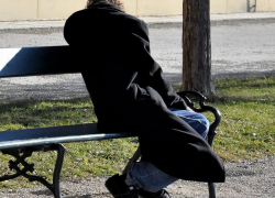 В Камышине утверждено обвинительное заключение по уголовному делу, фигурант которого избил своего гостя так, что тот вышел к подъезду и умер на лавочке