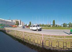 Ладно, газонов в Камышине нет даже в центре, но турникеты можно покрасить? - камышанка