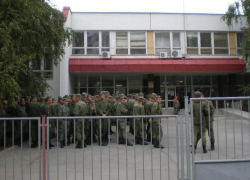 В Камышине голосование открылось толпами военнослужащих на входе в крупные избирательные участки