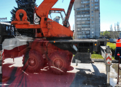 Что за яму разрыли на 3-м микрорайоне в Камышине - трубу с горячей водой рвануло? - камышанин