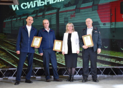 Грамотами и наручными часами наградили по случаю профессионального праздника машинистов станции Петров Вал в Камышинском районе
