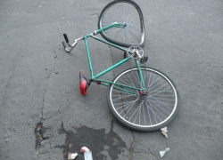 На трассе Петров Вал - Камышин отечественная легковушка сбила велосипедиста