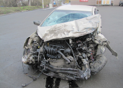 На пути из Камышина столкнулись две иномарки: есть погибший