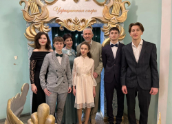 На какой бал попала дружная семья из Камышина