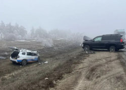 На трассе между Камышином и Волгоградом иномарки "сошлись" на встречной полосе, один из водителей в больнице