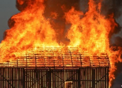 В старой части Камышина ночью сгорел сарай