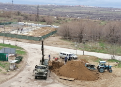 Судя по котловану на третьем городке, горячая вода вернется в квартиры хорошо, если поздним вечером, - камышанка