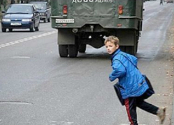 В Камышине девятилетний мальчик попал под колеса «Лады», когда перебегал дорогу