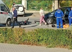 "Скорую" вызвали на улицу Терешковой в Камышине, где автомобиль сбил мужчину на самокате