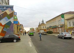 В Камышине на улице Октябрьской "голову прибрали, а хвост оставили"? - камышанин