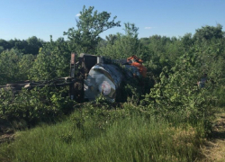 На трассе между Волгоградом и Камышином "КАМАЗ" рухнул в кювет, водитель выжил