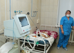 В Волгоградской области двухлетний кроха ошпарил себя кипятком с головы до ног