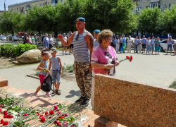 В Камышине автопробег, посвященный Дню Воздушно-десантных войск, сделал главные остановки у памятников Героям России, десантникам (ВИДЕО)
