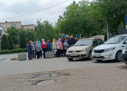 В Камышине церкви христиан-баптистов и евангелистов раздают нуждающимся горожанам бесплатные обеды, за которыми выстраивается очередь