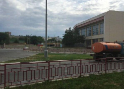 Администрация рапортует о поливе клумб из водовозок, а камышане спрашивают, почему не поливаются улицы
